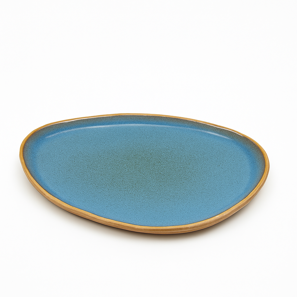 Χειροποίητο ακανόνιστο κεραμικό πιάτο με μπλε υάλωση – Mare, σε διαστάσεις 16×14, 21×18 και 24×22 εκ.